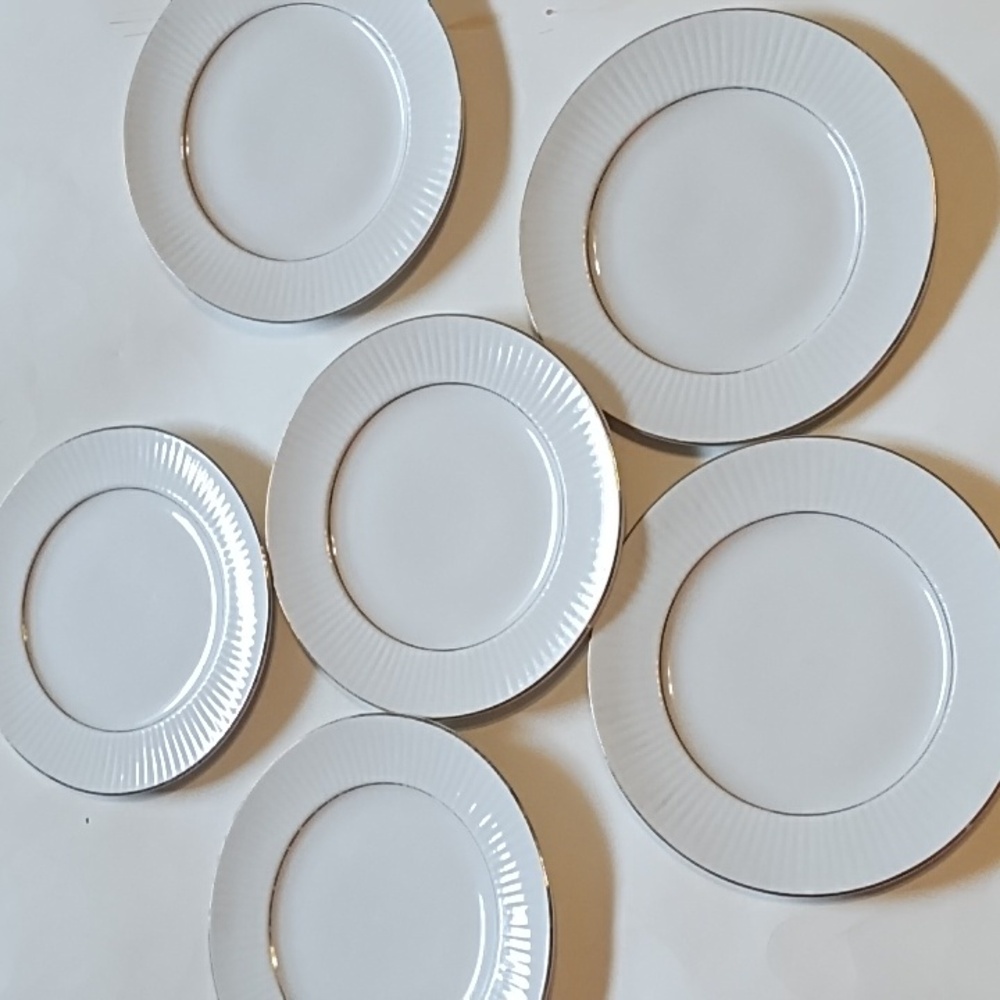 Elegant White With Gold Trim (Set Of 12) - Picture 6 of 10